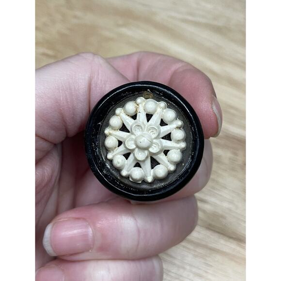 carved Bakelite Vtg Ring white compass rose on black chunky segmented stretchy - Picture 5 of 7